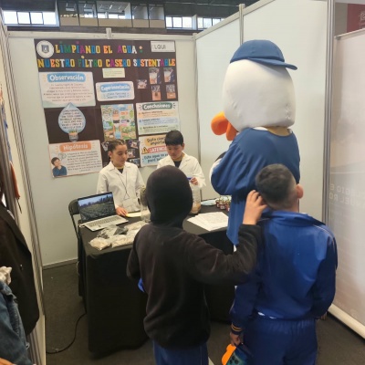 ¡Orgullo en las aulas! Estudiantes de 4° Básico sorprenden con destacada presentación Hoy vivimos una jornada verdaderamente inspiradora en nuestra comunidad educativa. Los estudiantes de 4° Básico tuvieron una participación sencillamente extraordina